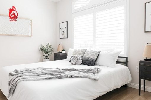 Giường ngủ có nên quay đầu về cửa sổ không?